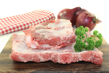 Image showing Beef spare ribs with parsley and onions