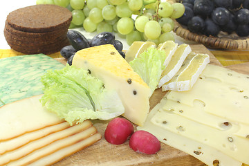 Image showing Slices of cheese with bread