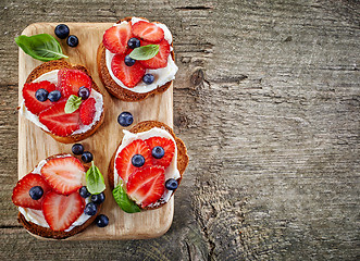 Image showing toasted bread with cream cheese and berries