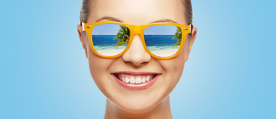 Image showing happy teenage girl in sunglasses