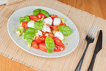 Image showing Salad with avocado, tomatoes and basil 
