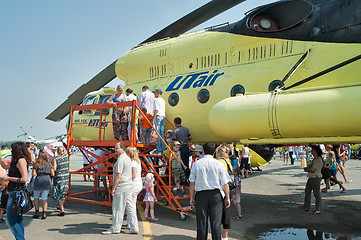 Image showing Passengers make landing in Mi-10K helicopter. Russia