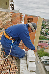 Image showing Bricklayer on house construction