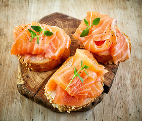 Image showing baguette slices with fresh salmon