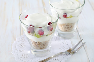 Image showing oat flakes with yogurt