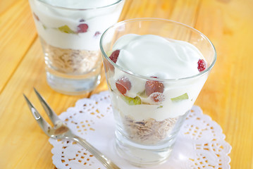 Image showing oat flakes with yogurt