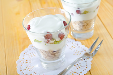 Image showing oat flakes with yogurt