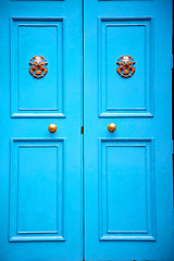 Image showing  blue handle in london antique  door   