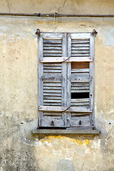 Image showing window   e palaces  lonate c   