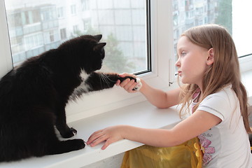 Image showing little girl associates with black cat