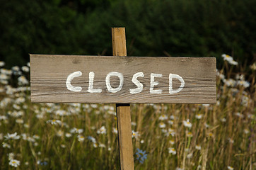 Image showing Closed written at a wooden sign