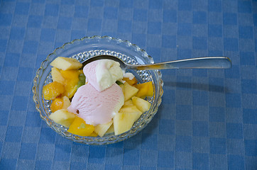 Image showing Healthy summer dessert