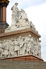 Image showing albert monument in  kingdome and old construction