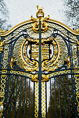 Image showing in london england the old metal gate  royal palace