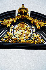 Image showing in london england the old metal gate  royal palace