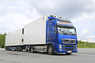 Image showing Blue Volvo FH Temperature Controlled Truck