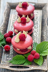 Image showing Macaroons with raspberries.