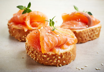 Image showing bread with fresh salmon fillet