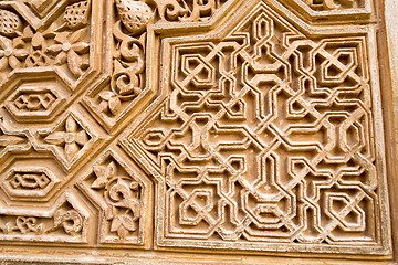 Image showing Carving on a wall in Alhambra