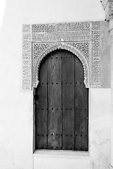 Image showing Black and white door in Alhambra