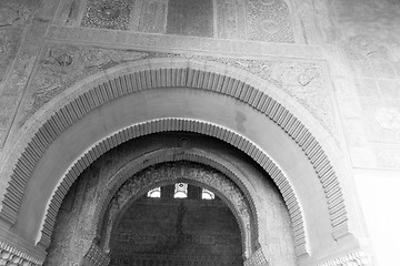 Image showing Blacka and white arches in Alhambra