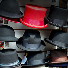 Image showing in london old red hat and black  the  fashion shop