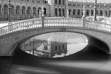 Image showing Black and white bridge at Spain Square