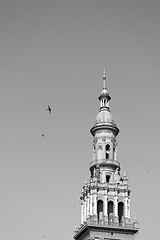 Image showing Black and white minaret