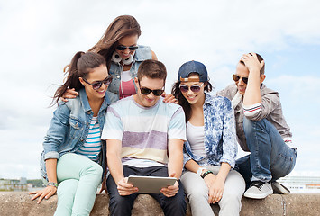 Image showing group of teenagers looking at tablet pc