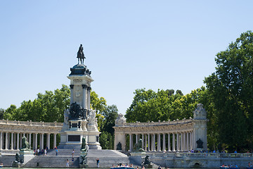 Image showing Columns at the Retiro park