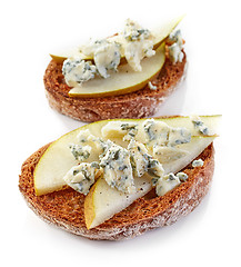 Image showing toasted bread with pear and blue cheese