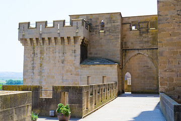 Image showing Fortified walkway in Olite