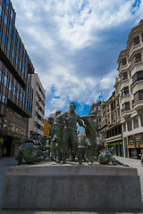 Image showing Running of the bulls monument