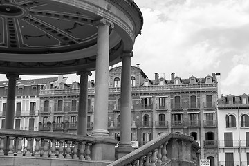 Image showing Kiosk in black an white in pamplona