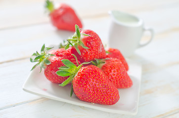 Image showing strawberry with creams