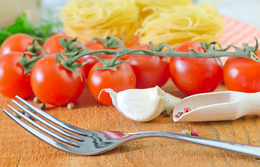 Image showing raw pasta and tomato