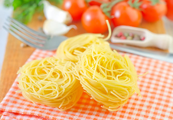 Image showing raw pasta and tomato