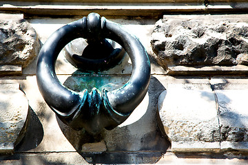 Image showing   handle in london antique concrete   and light