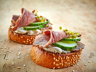 Image showing toasted bread with roast beef and cucumber