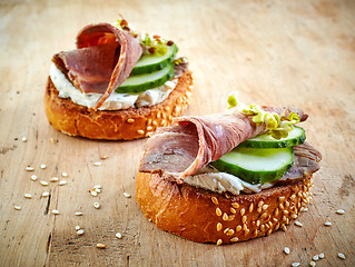 Image showing toasted bread with roast beef and cucumber