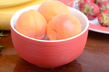 Image showing Strawberry and apricots