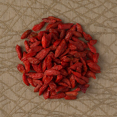 Image showing Circle of dry red goji berries