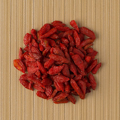 Image showing Circle of dry red goji berries