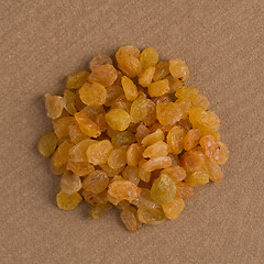 Image showing Circle of golden raisins