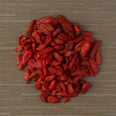 Image showing Circle of dry red goji berries