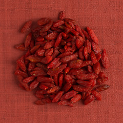 Image showing Circle of dry red goji berries