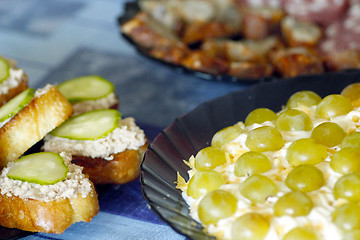 Image showing toast with cod's liver and salad with green grapes