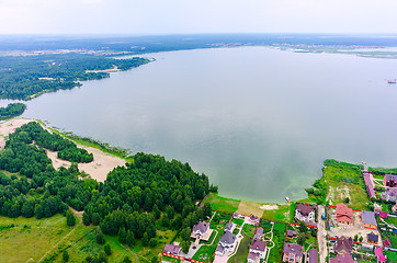 Image showing Private houses on bank of lake
