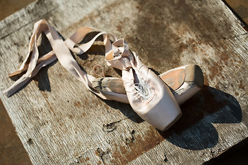 Image showing Old ballet pointe shoes