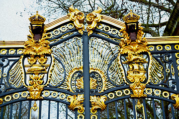 Image showing in london england the old metal gate  royal palace